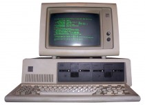 80年代初期のパソコン（参考写真 IBM5150）